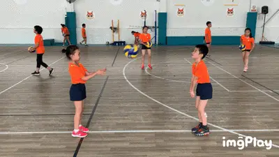 半场战报：卡利亚里2-2热那亚，塞巴斯蒂亚诺-埃斯波西托、博雷利建功，厄斯蒂高、维蒂尼亚破门