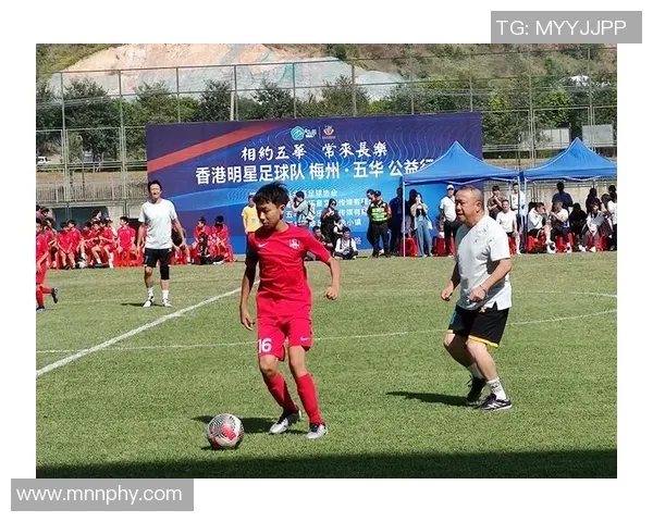 记者：吕迪格虽膝盖不适但准备强行出战，预计他会首发上场