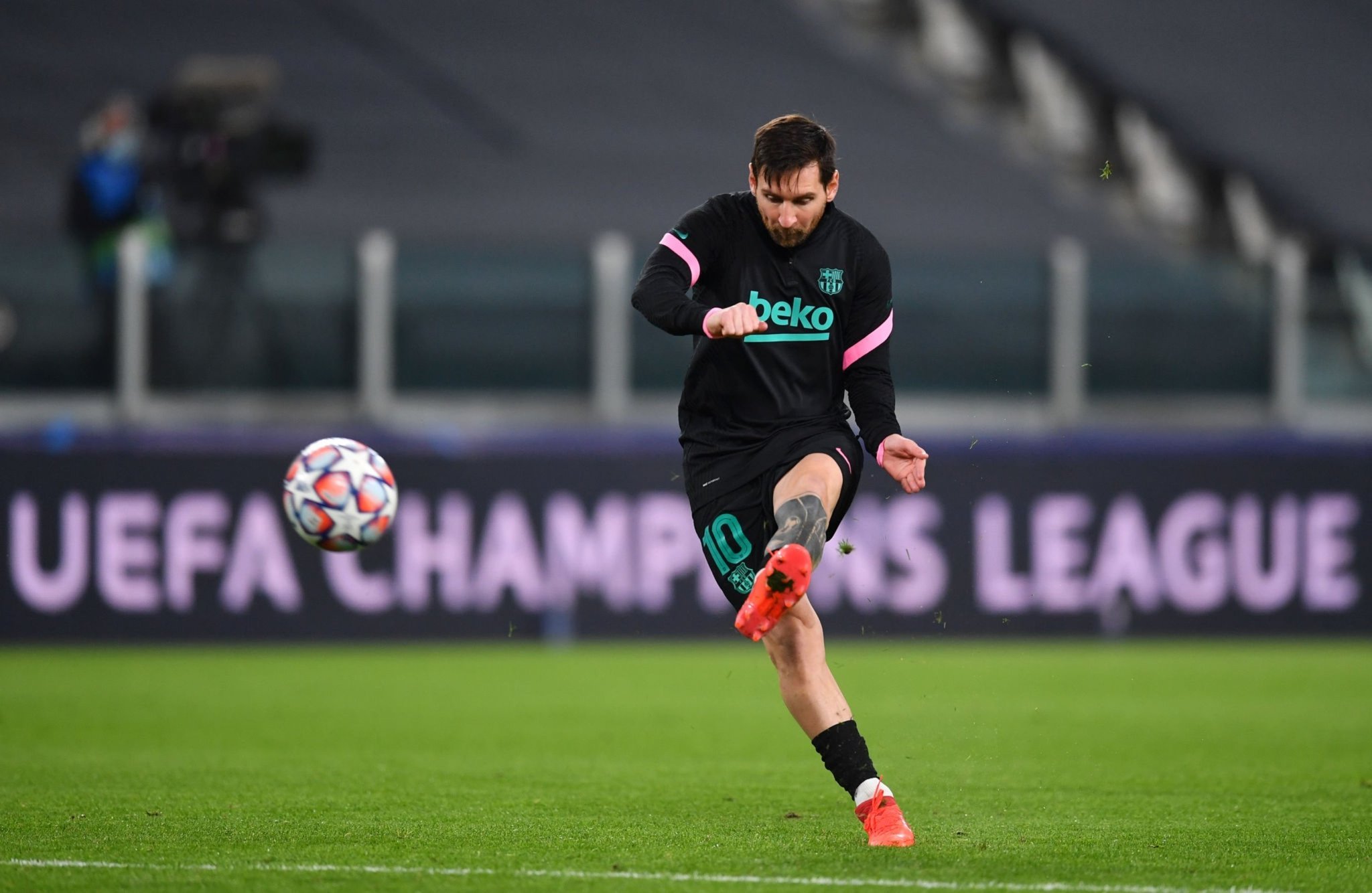 通过细腻的 通过细腻的